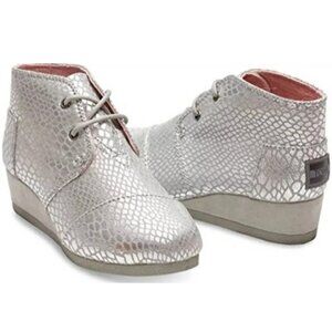 TOMS Wedges Bootie Shoes, Silver Gray Metallic Snakeskin Lace Up Heel Casual 5.5